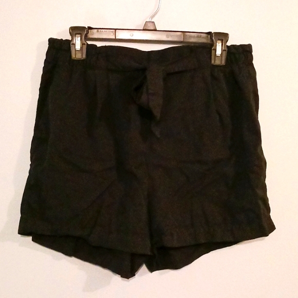 H&M High-Waist Shorts Elastic Waist with Tie Front Detail Black Size‎ 8 - Picture 1 of 9
